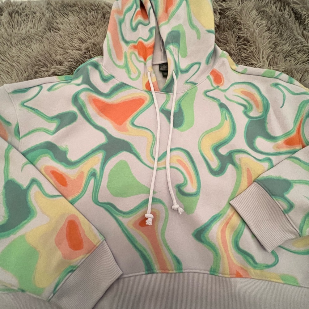 New, crop hooded sweatshirt